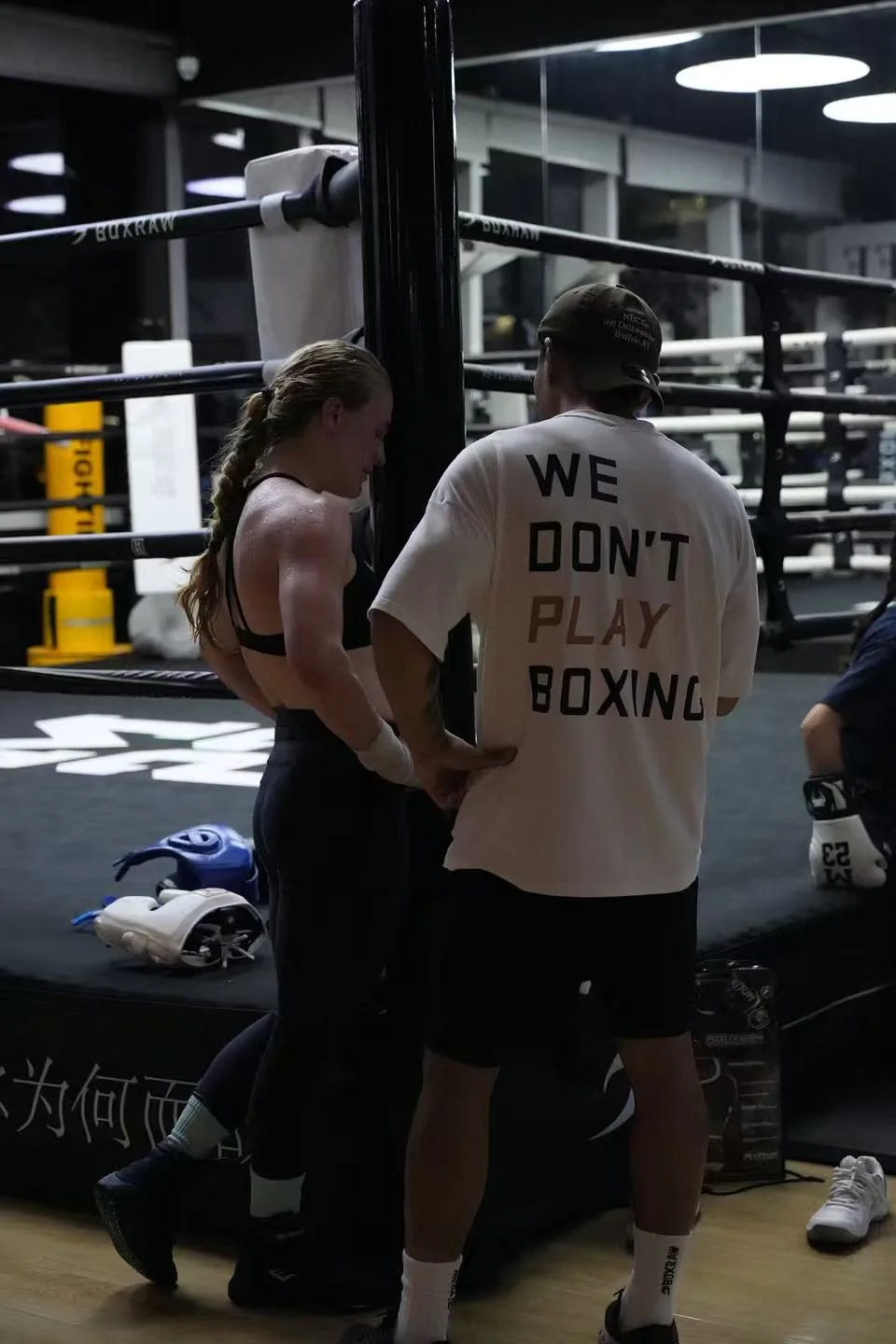Ellie Bouttell listening to her coach between rounds